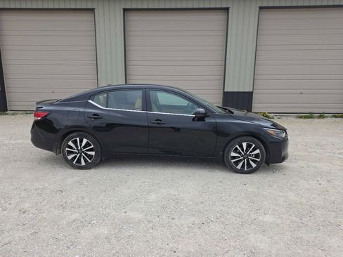 Used 2024 Nissan Sentra SV w/ SV Premium Package FWD image 5