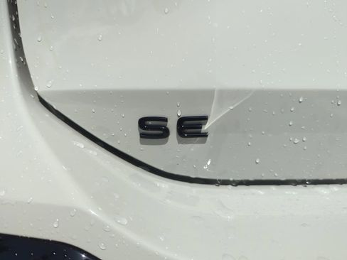 Certified 2025 Volkswagen Tiguan SE R-Line image 21