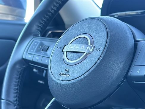 Used 2025 Nissan Pathfinder SV image 31