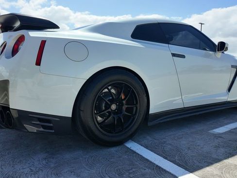 Used 2013 Nissan GT-R Black Edition AWD/4WD image 2