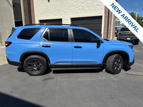 Used 2025 Honda Pilot TrailSport image 8