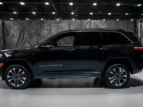 Used 2023 Jeep Grand Cherokee Overland w/ Luxury Tech Group IV image 21