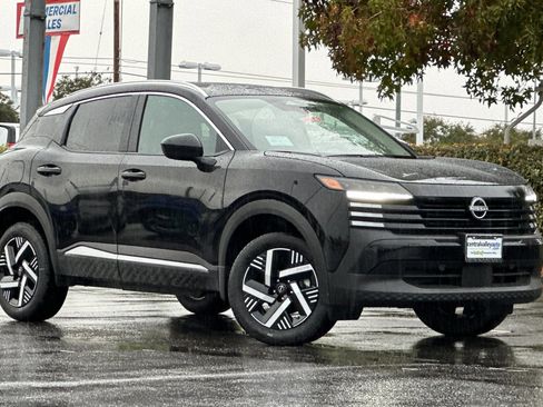 New 2026 Nissan Kicks SV image 2