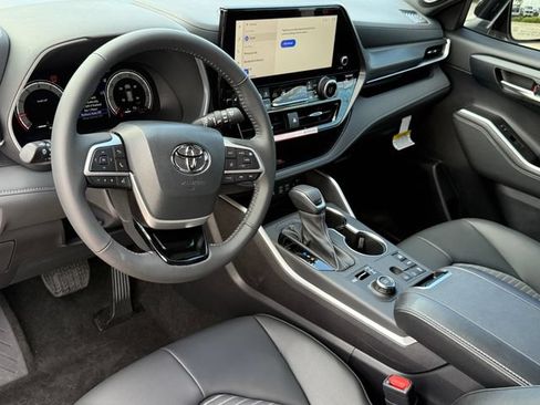 Used 2026 Toyota Highlander XSE AWD/4WD image 11