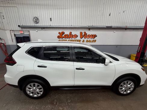 Used 2018 Nissan Rogue S AWD/4WD image 9