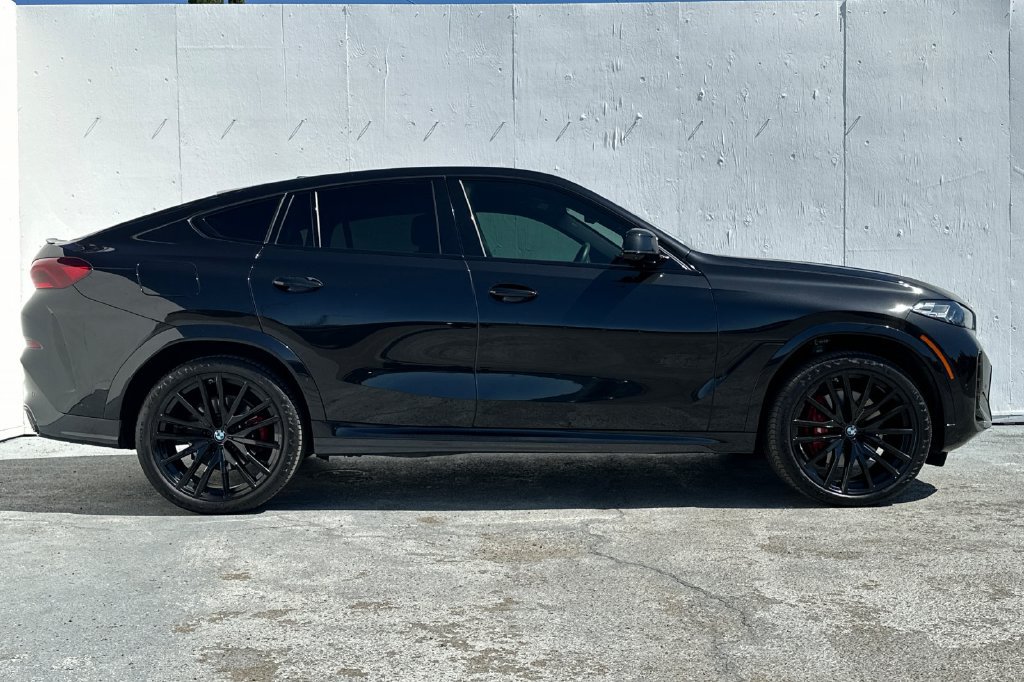 Used 2024 BMW X6 xDrive40i w/ Premium Package AWD/4WD image 2