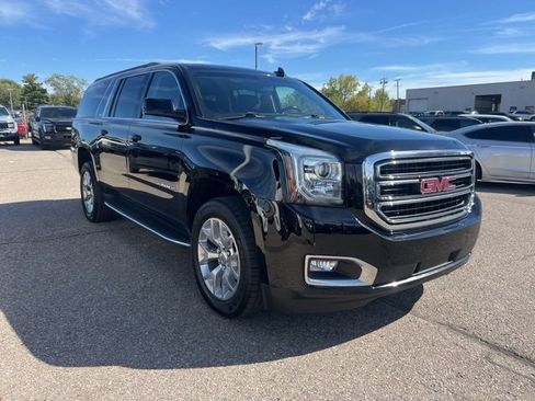 Used 2019 GMC Yukon XL SLE w/ SLE Value Package image 3