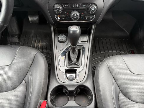 Used 2019 Jeep Cherokee Limited AWD/4WD image 23