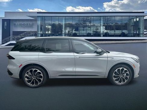 New 2026 Lincoln Nautilus Reserve AWD/4WD image 9