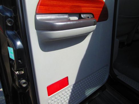 Used 2005 Ford F250 Harley-Davidson image 9