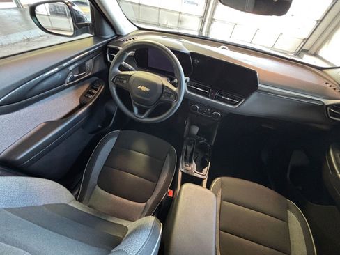 Used 2025 Chevrolet TrailBlazer LT FWD image 38