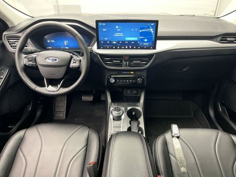Certified 2025 Ford Escape Platinum w/ Premium Technology Package AWD/4WD image 4