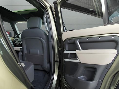 Used 2023 Land Rover Defender 110 X-Dynamic SE image 36