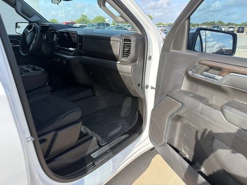 Used 2024 Chevrolet Silverado 1500 LT RWD image 9