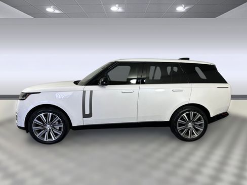 Used 2023 Land Rover Range Rover SE image 2