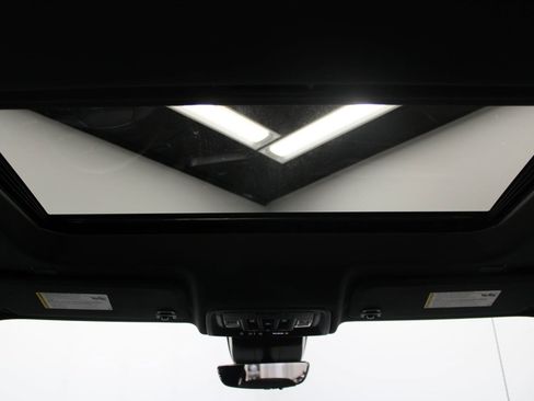 Used 2024 GMC Sierra 1500 AT4 w/ Technology Package image 19