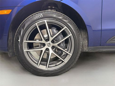 Certified 2026 Porsche Macan AWD/4WD image 11