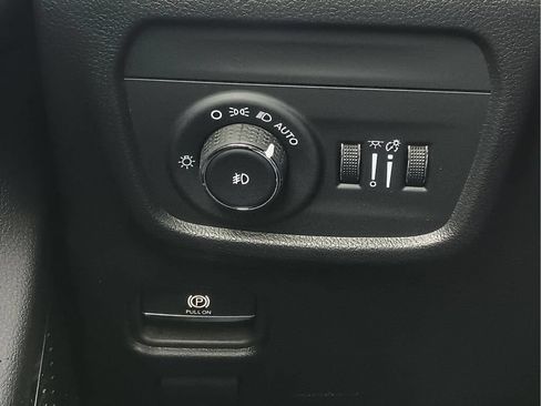 Used 2023 Jeep Grand Cherokee Overland w/ Luxury Tech Group IV AWD/4WD image 27