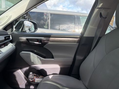 Used 2020 Toyota Highlander Limited image 7