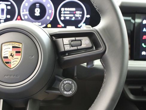 New 2025 Porsche Cayenne S image 33