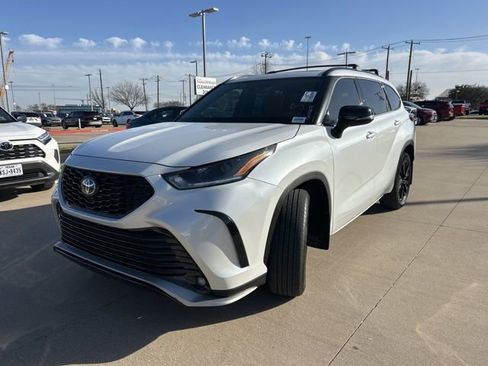 Used 2025 Toyota Highlander XSE image 8