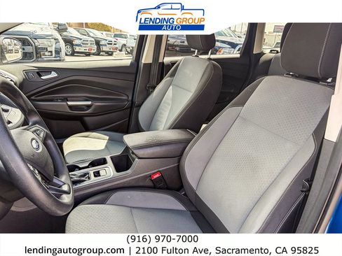 Used 2018 Ford Escape SE w/ SE Sync 3 Package AWD/4WD image 16