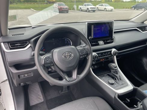 Used 2024 Toyota RAV4 XLE image 17