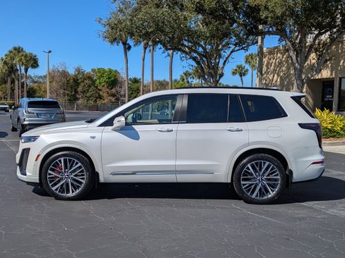 Certified 2022 Cadillac XT6 Sport w/ Platinum Package image 3