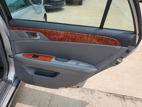 Used 2005 Toyota Avalon XLS FWD image 8