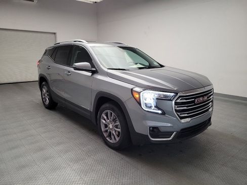 Used 2024 GMC Terrain SLT image 13