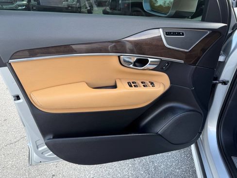 Used 2019 Volvo XC90 T6 Momentum w/ Protection Package Premier AWD/4WD image 9