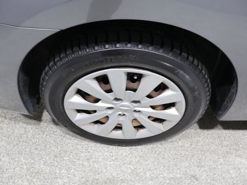 Used 2017 Nissan Sentra S FWD image 9