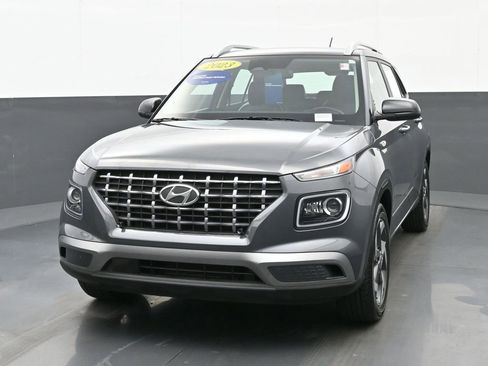 Certified 2023 Hyundai Venue Limited w/ Cargo Package image 7
