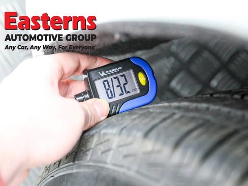 Used 2024 Chrysler Pacifica Touring-L image 26