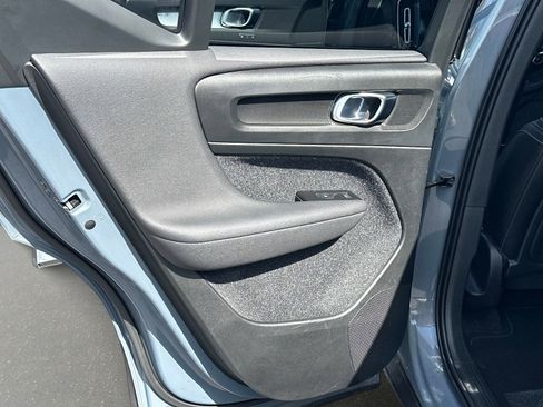 Used 2021 Volvo XC40 T5 Momentum image 12