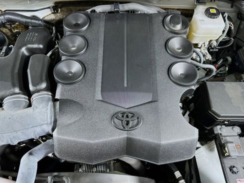 Used 2024 Toyota 4Runner TRD Off-Road Premium image 32