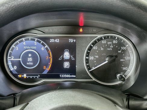 Used 2018 Nissan Kicks SV FWD image 12