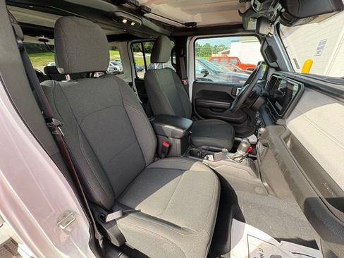 Used 2024 Jeep Wrangler Unlimited w/ Convenience Group AWD/4WD image 29