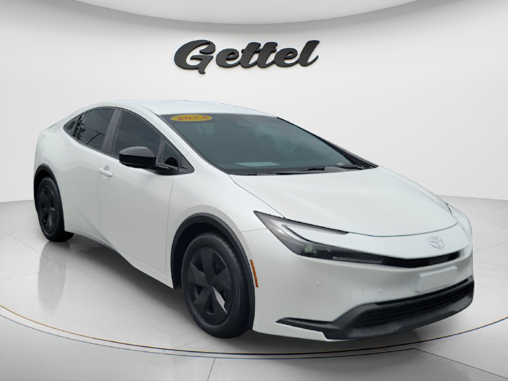 Used 2024 Toyota Prius LE FWD image 3