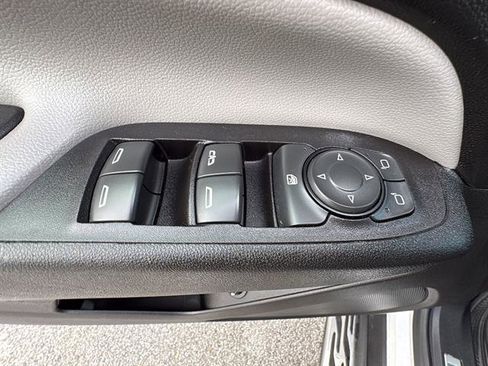 Used 2019 Chevrolet Equinox Premier image 17