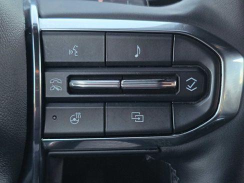 Used 2024 GMC Acadia Elevation image 32