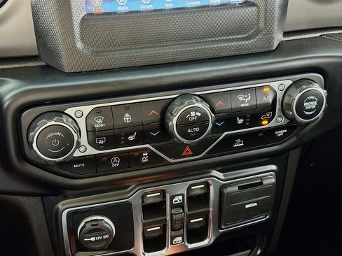 Used 2022 Jeep Gladiator Sport AWD/4WD image 17