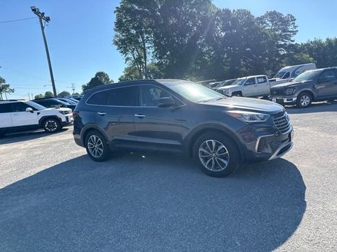 Used 2017 Hyundai Santa Fe SE FWD image 11