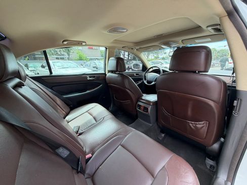 Used 2013 Hyundai Genesis 3.8 w/ Premium Pkg RWD image 12