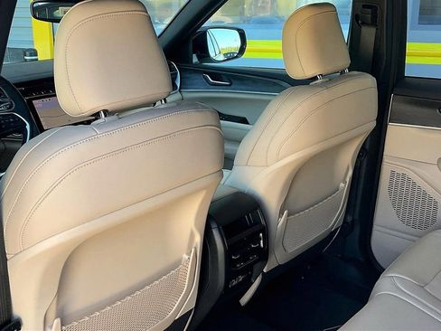 New 2025 Jeep Grand Cherokee Limited image 19