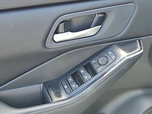 Certified 2026 Nissan Rogue SV FWD image 12