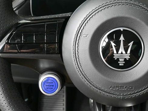 New 2025 Maserati Grecale Folgore image 11