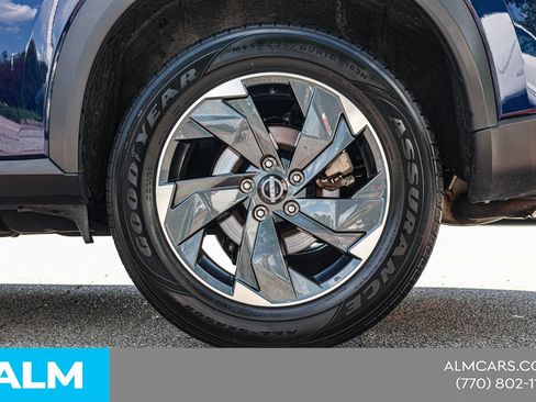 Used 2024 Nissan Rogue SV AWD/4WD image 16
