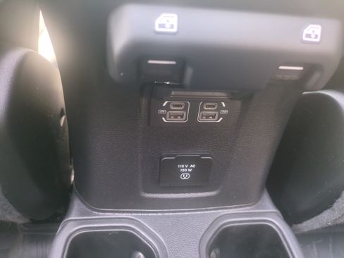 Used 2022 Jeep Wrangler Unlimited Sahara w/ Cold Weather Group AWD/4WD image 35