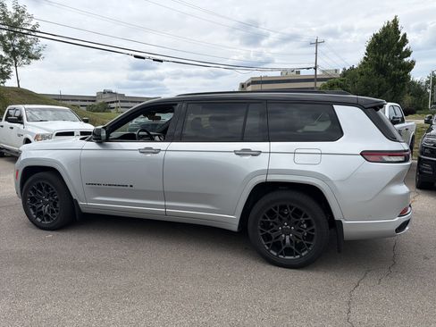 Used 2023 Jeep Grand Cherokee L Summit AWD/4WD image 6